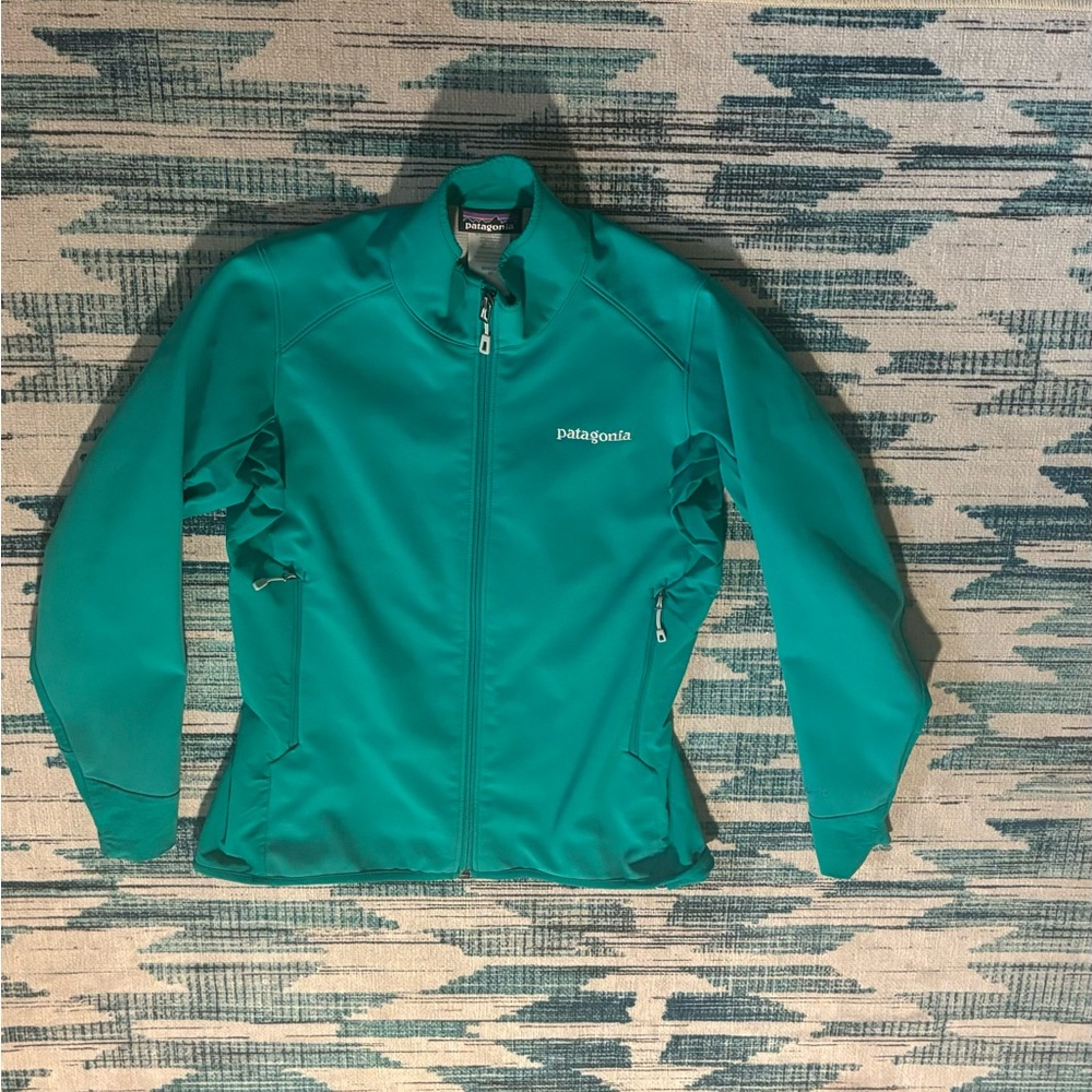 Patagonia Lightweight Softshell Jacket Women XS runs bigger